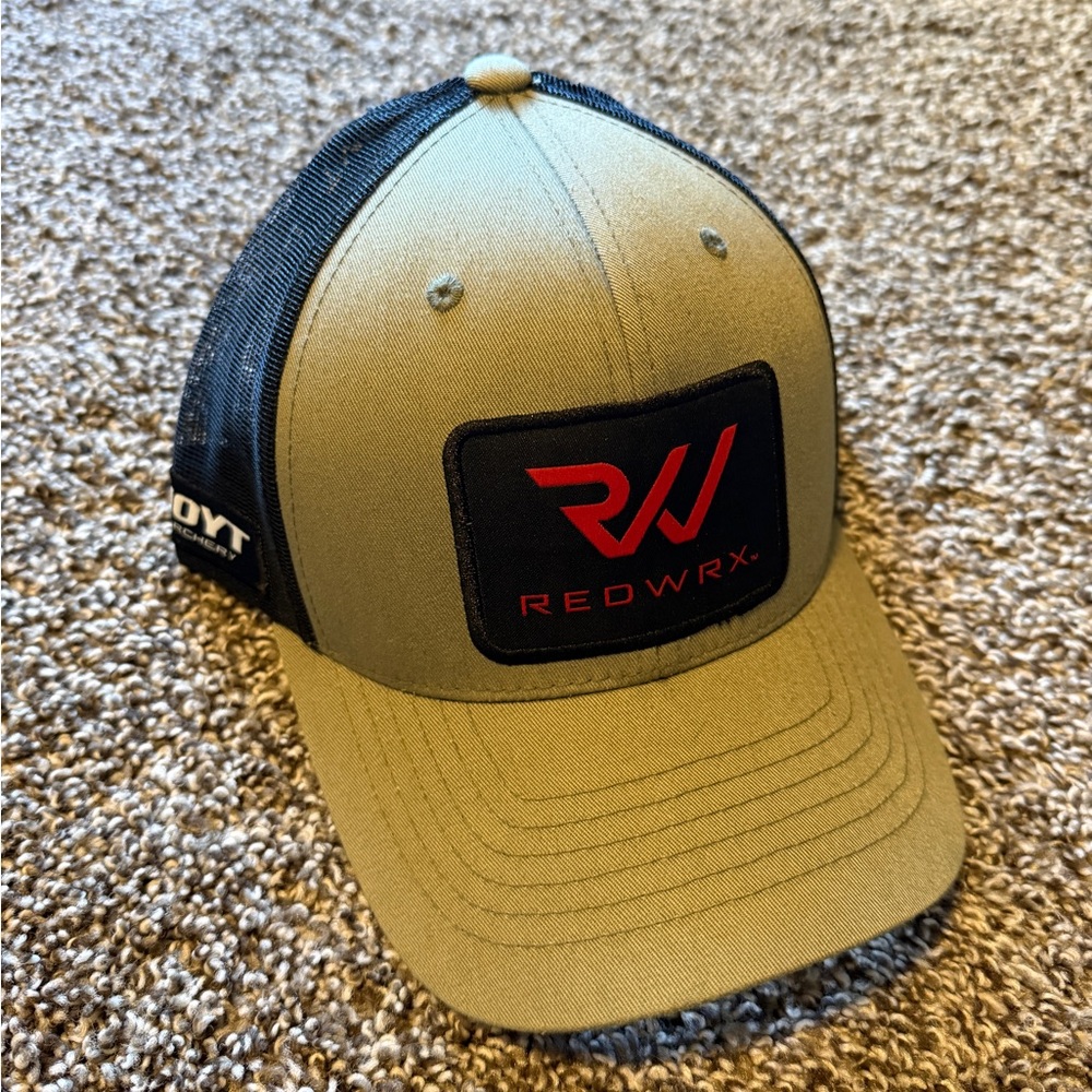 Hoyt Redwrx Black and Tan Cap